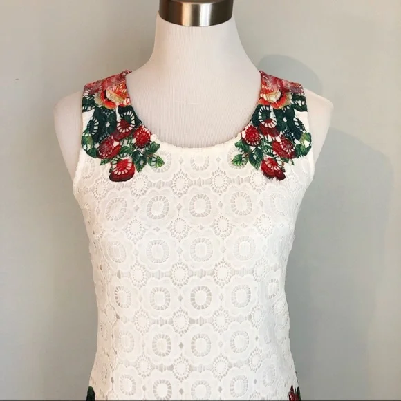 Miami White Lace Floral Detail Sheath Dress, size Medium - Picture 5 of 8